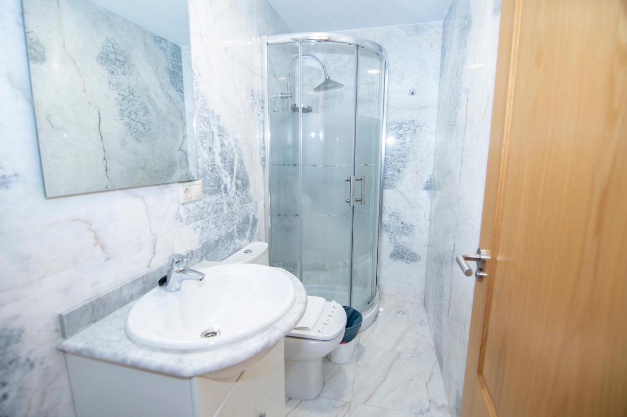 Bright Entire Apartment- Gp 1A ซานติอาโก เด กอมโปสเตลา ภายนอก รูปภาพ