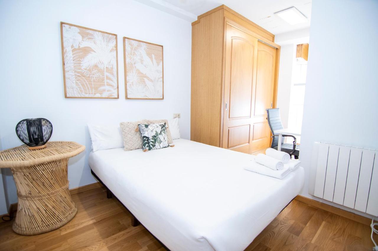 Bright Entire Apartment- Gp 1A ซานติอาโก เด กอมโปสเตลา ภายนอก รูปภาพ